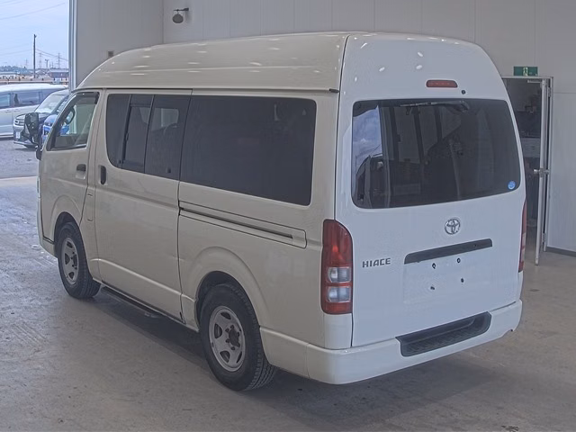 TOYOTA REGIUS ACE