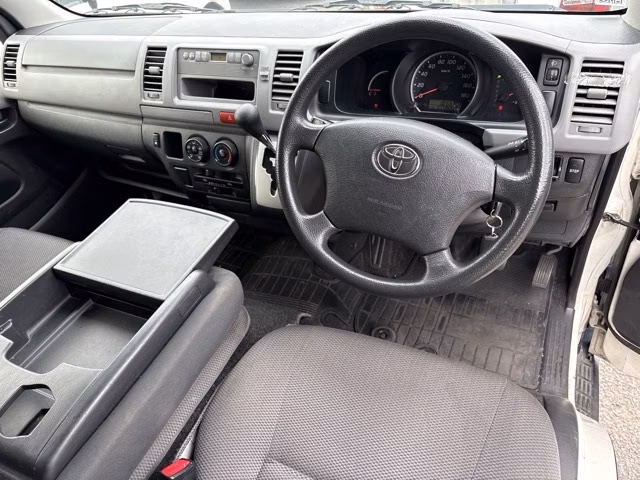 TOYOTA REGIUS ACE