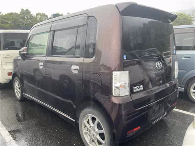 TOYOTA PIXIS SPACE