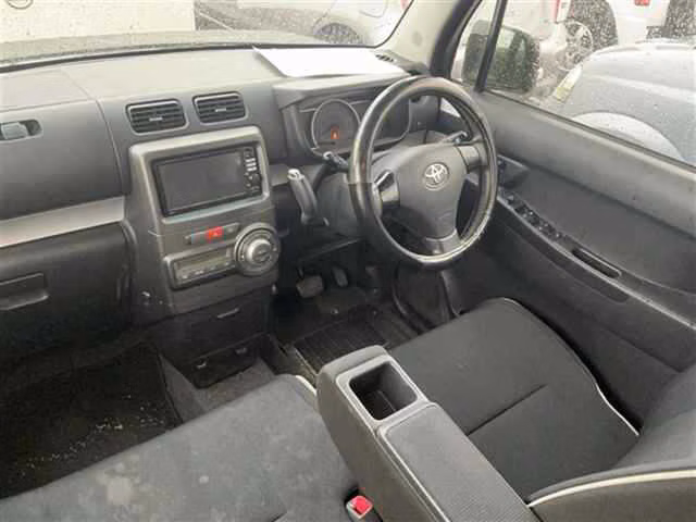TOYOTA PIXIS SPACE