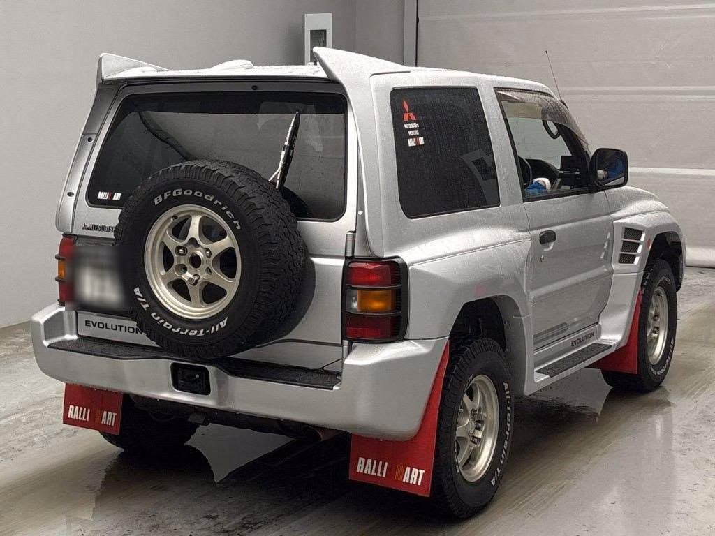 MITSUBISHI PAJERO