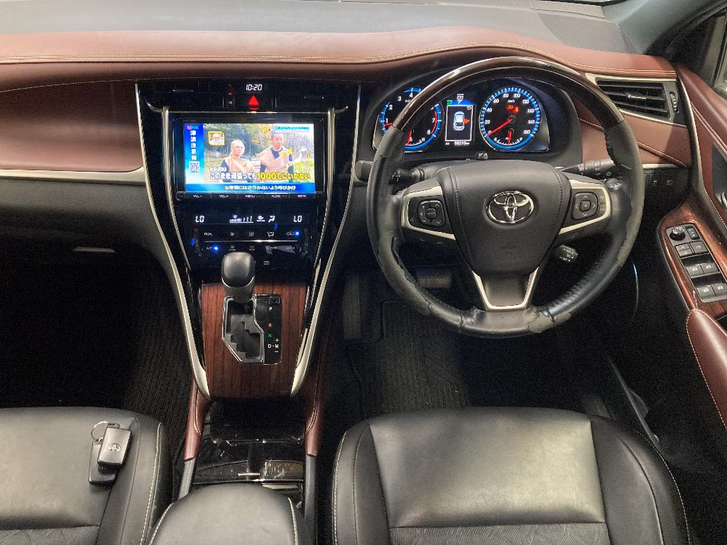 TOYOTA HARRIER