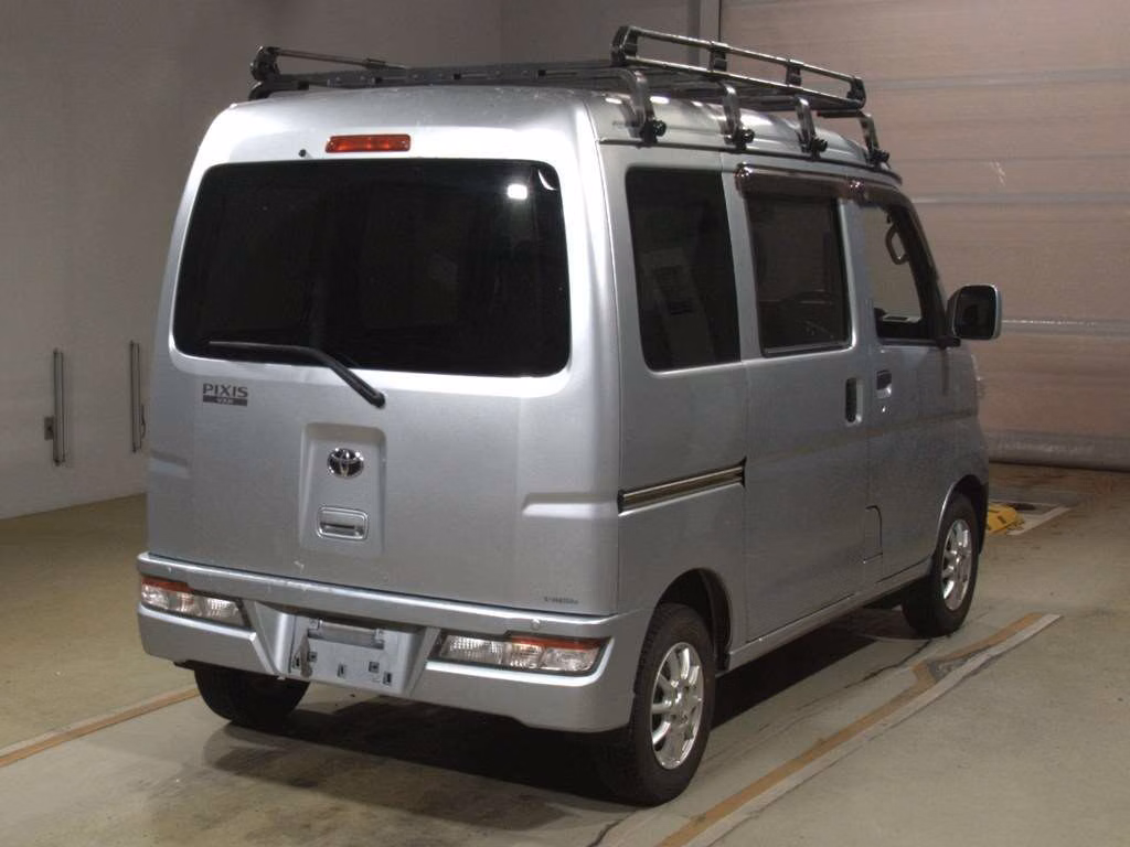 TOYOTA PIXIS VAN