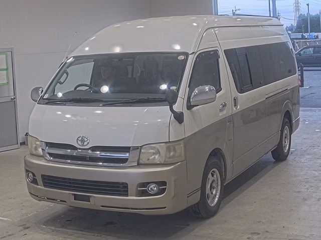TOYOTA HIACE
