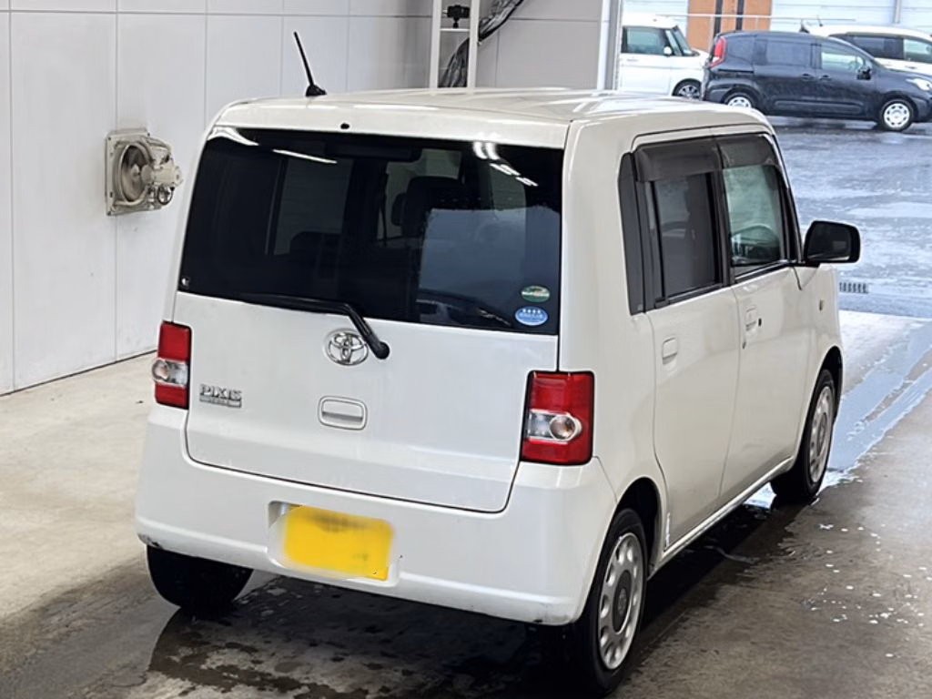 TOYOTA PIXIS SPACE