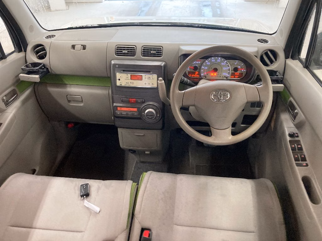 TOYOTA PIXIS SPACE