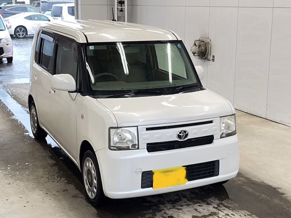 TOYOTA PIXIS SPACE