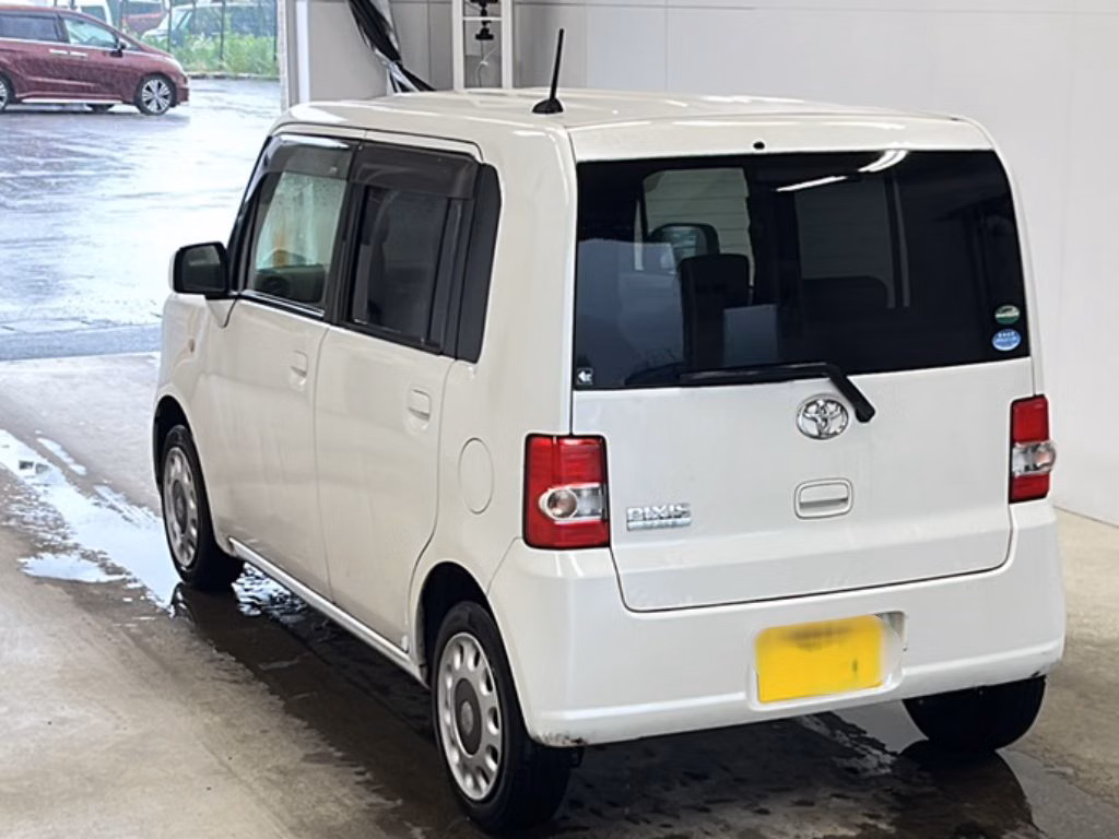 TOYOTA PIXIS SPACE