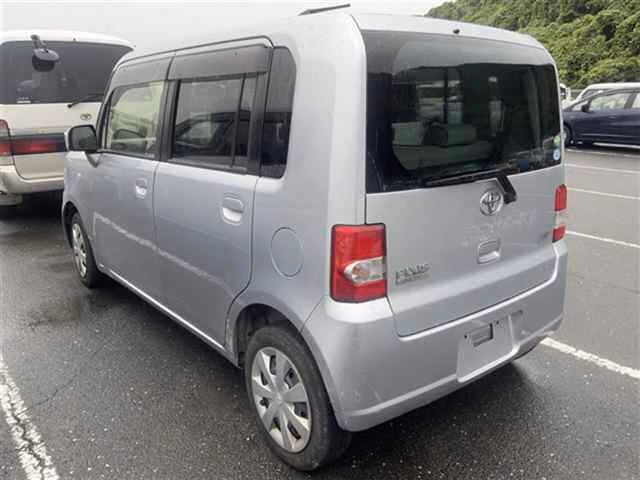 TOYOTA PIXIS SPACE