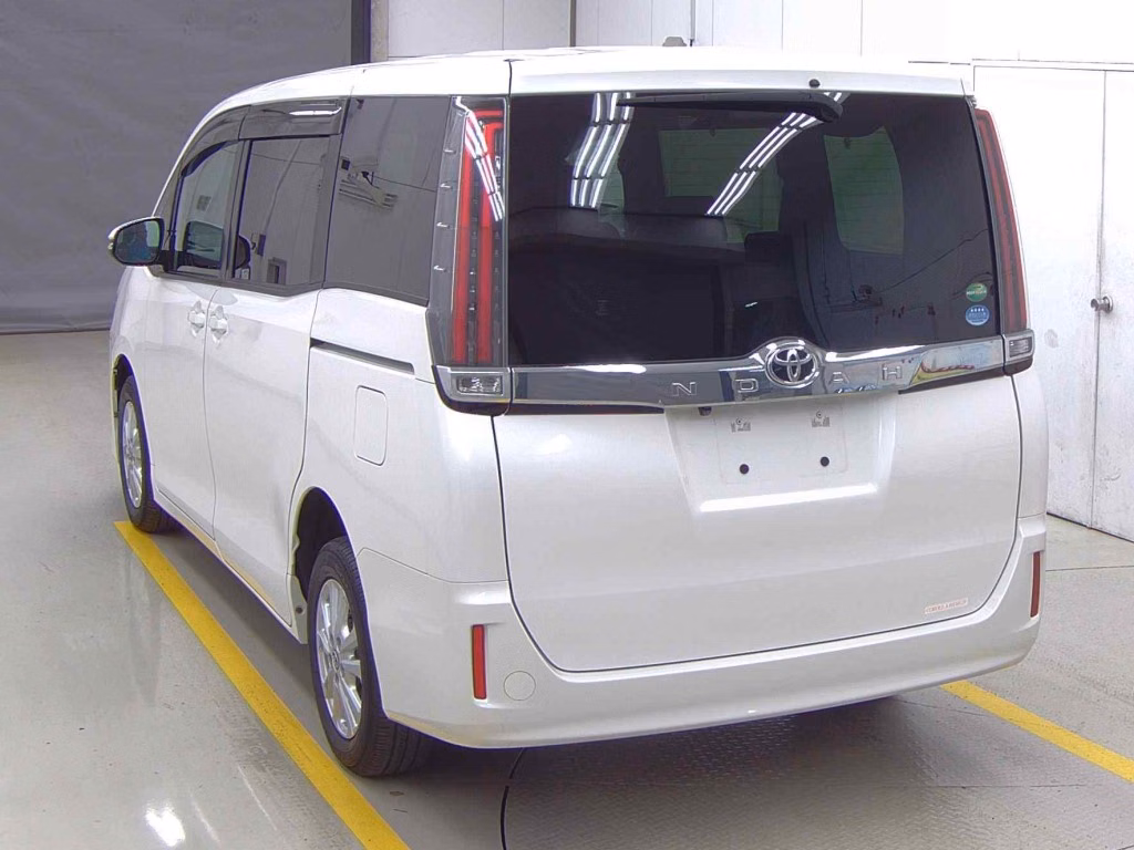 TOYOTA NOAH