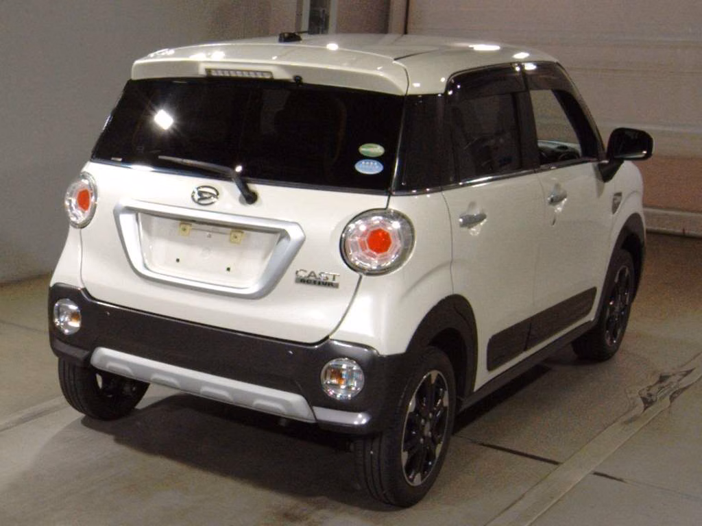 DAIHATSU CAST