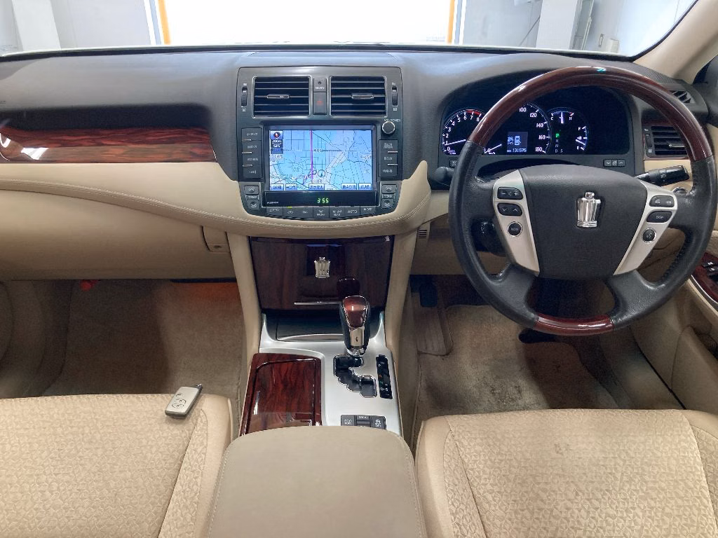 TOYOTA CROWN