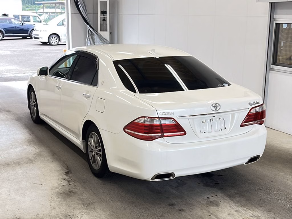 TOYOTA CROWN