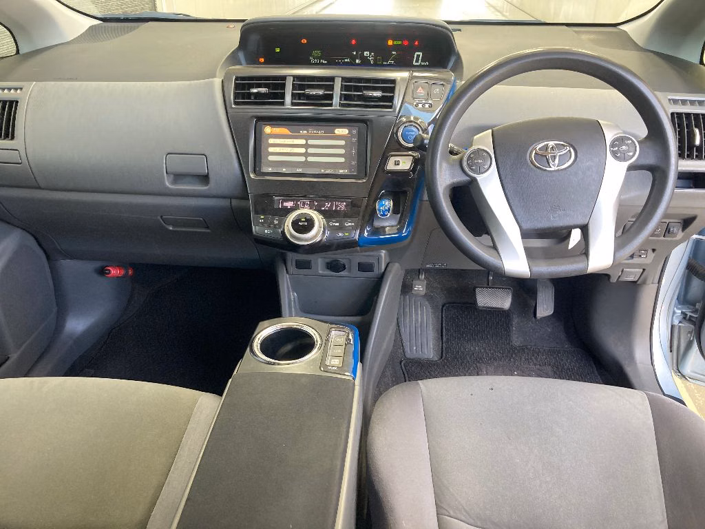 TOYOTA PRIUS ALPHA