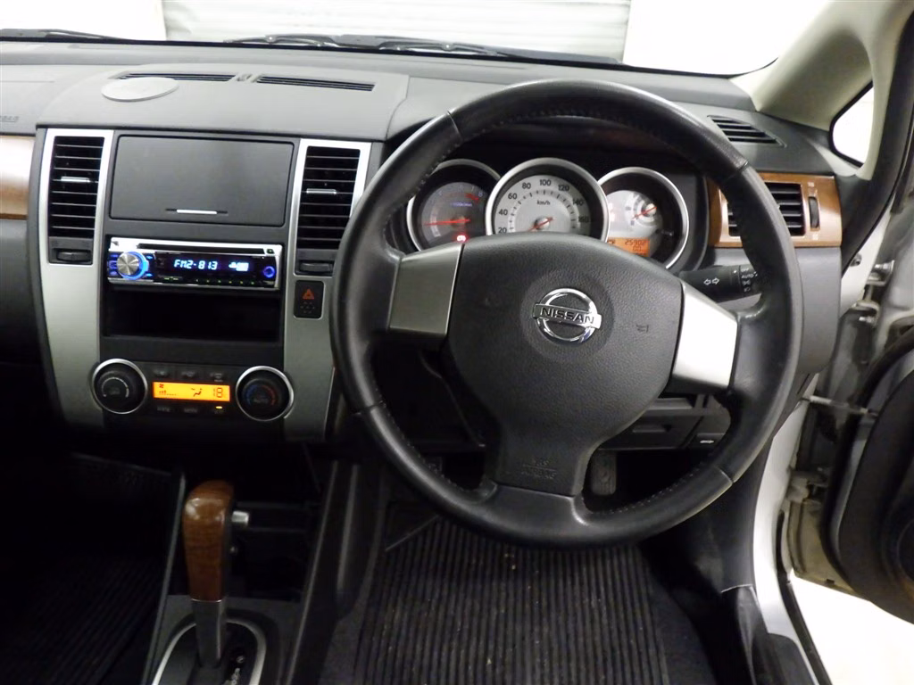 NISSAN TIIDA LATIO
