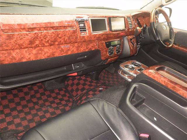 TOYOTA HIACE