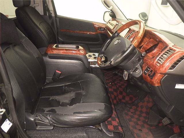 TOYOTA HIACE
