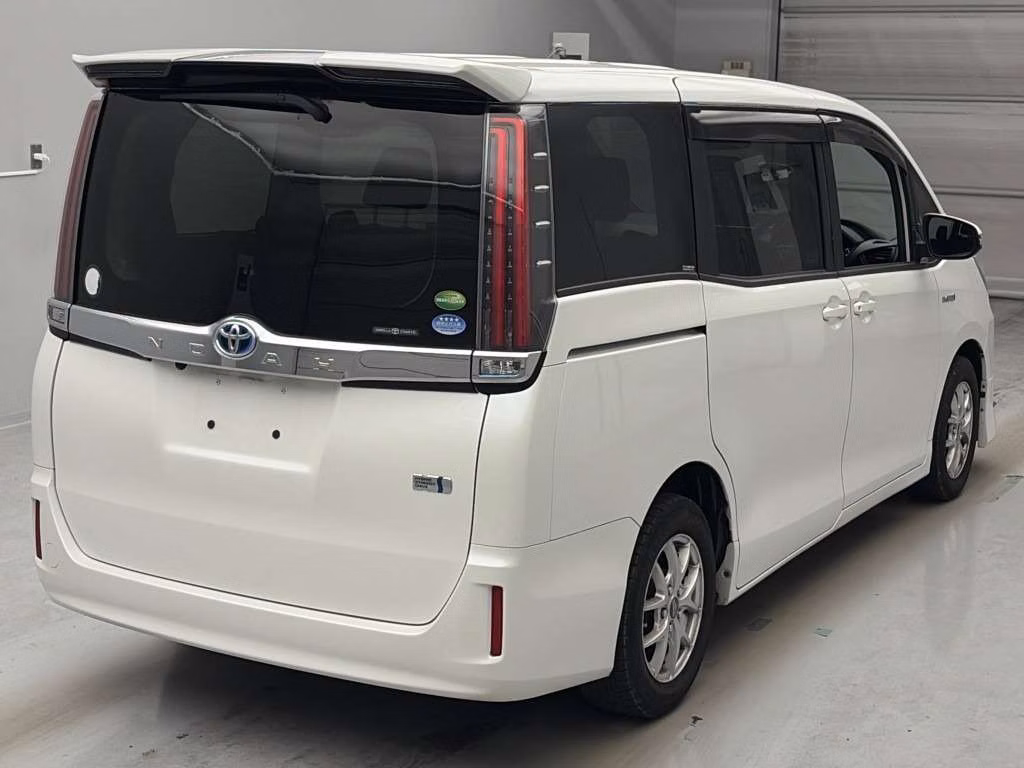 TOYOTA NOAH