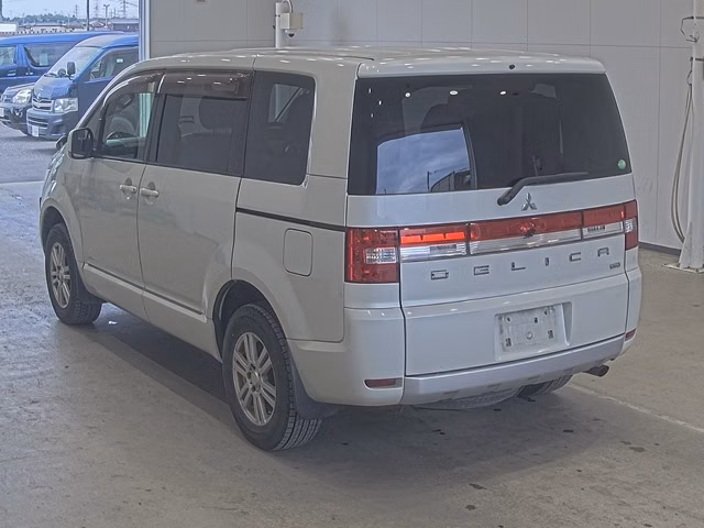 MITSUBISHI DELICA D:5