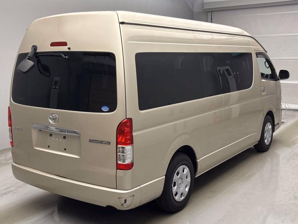 TOYOTA HIACE