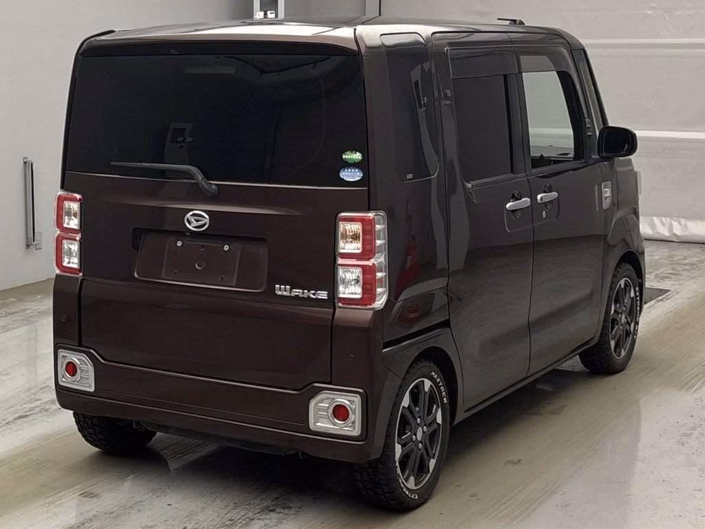 DAIHATSU WAKE