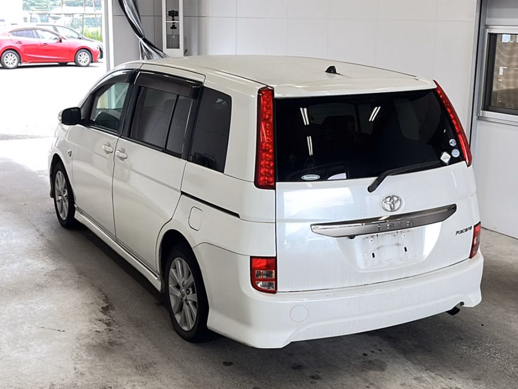 TOYOTA ISIS