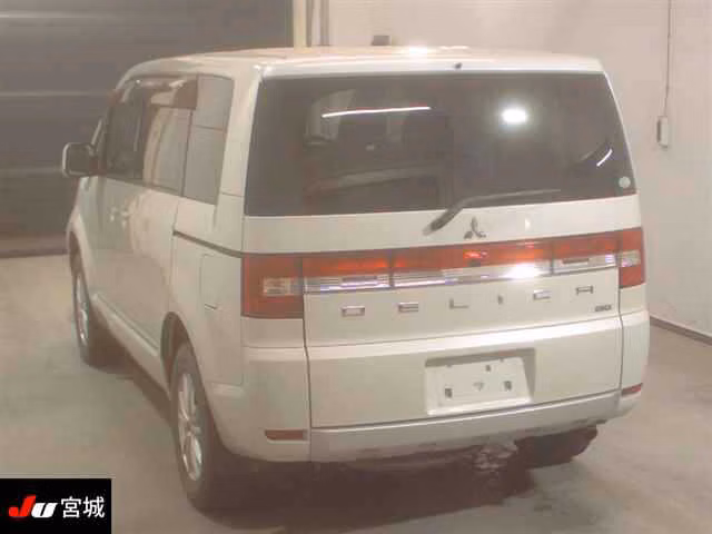 MITSUBISHI DELICA D:5