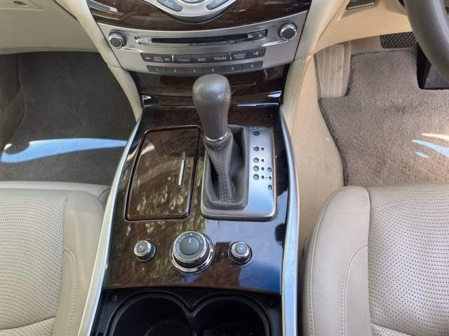 NISSAN FUGA