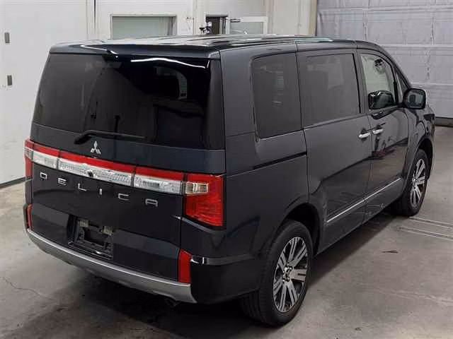 MITSUBISHI DELICA D:5