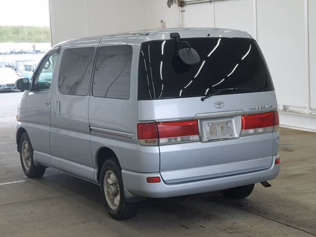 TOYOTA HIACE REGIUS