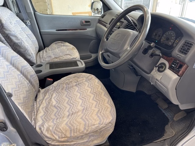 TOYOTA HIACE REGIUS