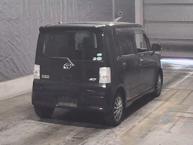 TOYOTA PIXIS SPACE