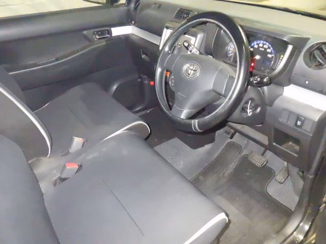 TOYOTA PIXIS SPACE