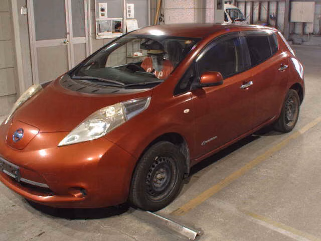 NISSAN LEAF