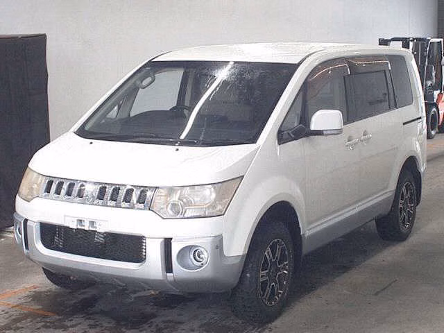 MITSUBISHI DELICA D:5