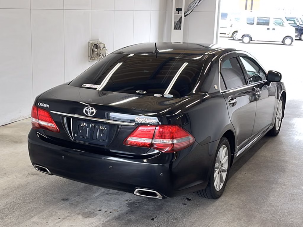 TOYOTA CROWN