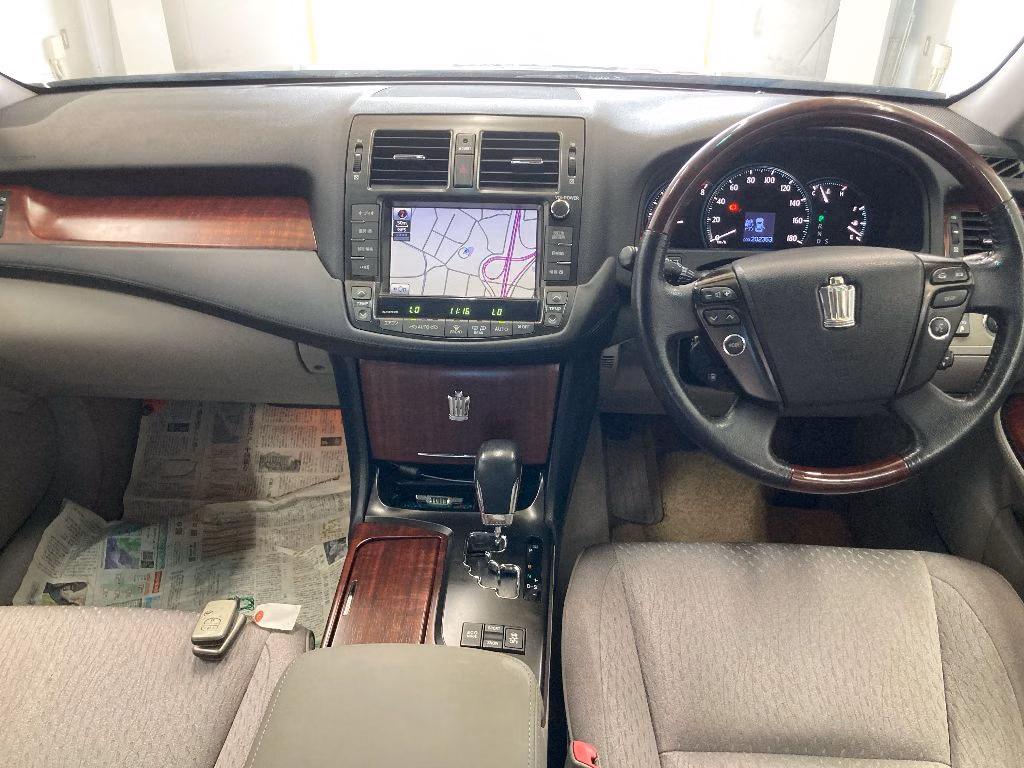TOYOTA CROWN