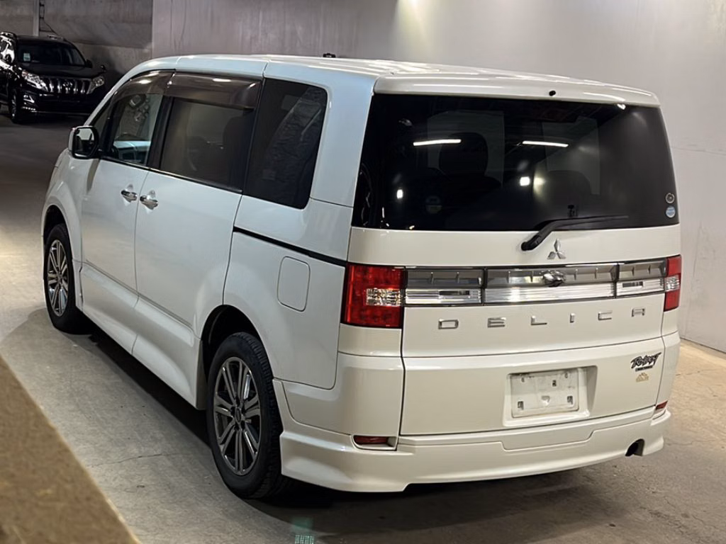 MITSUBISHI DELICA D:5