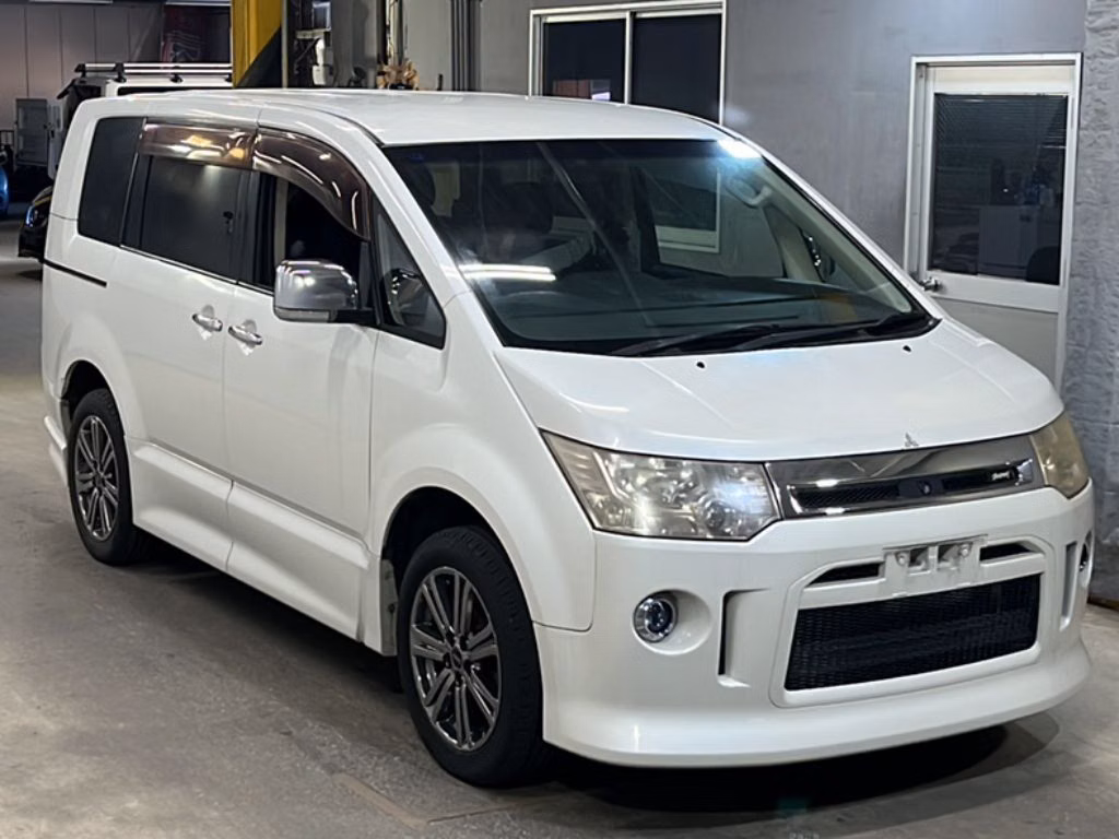 MITSUBISHI DELICA D:5