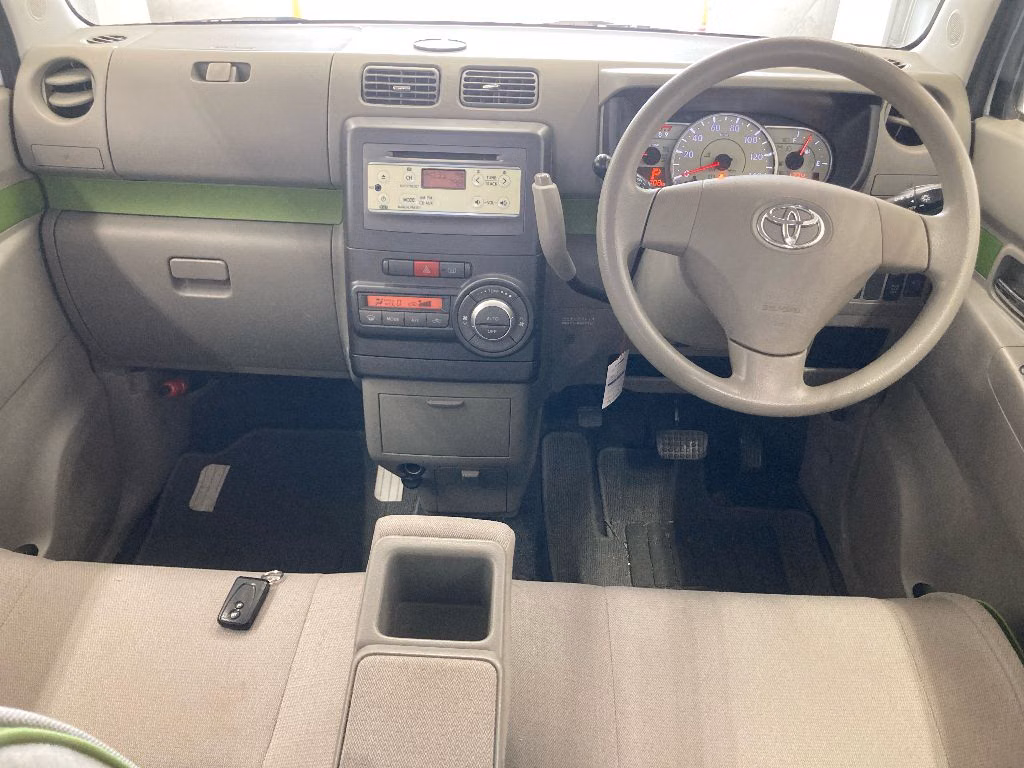 TOYOTA PIXIS SPACE