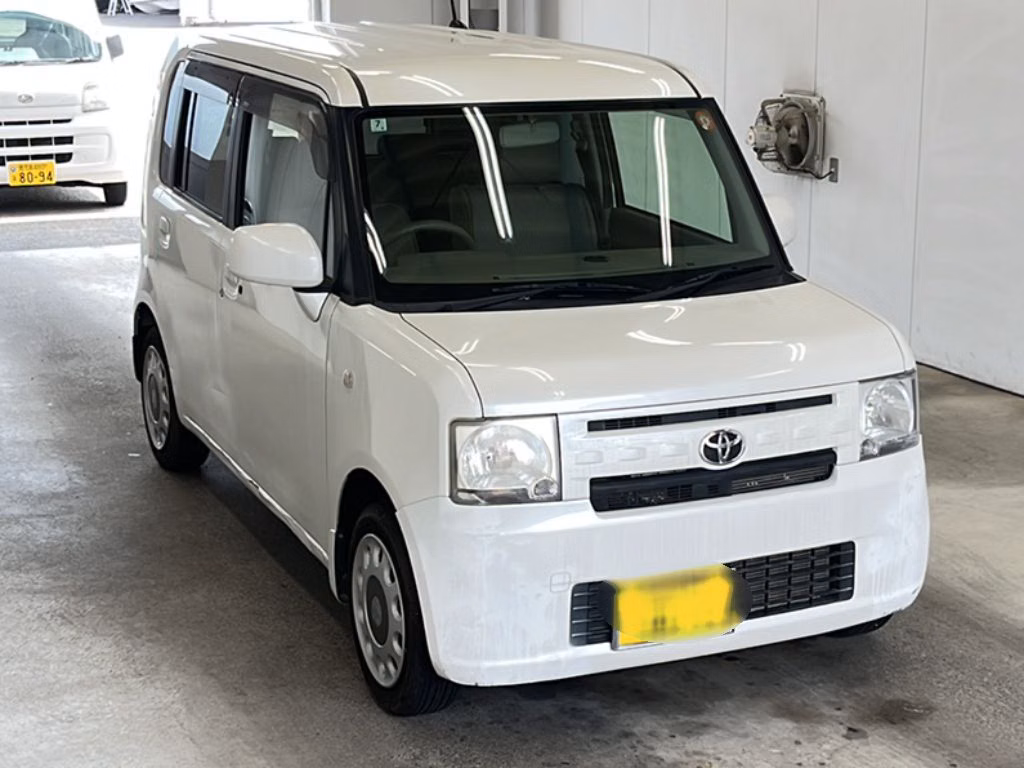 TOYOTA PIXIS SPACE