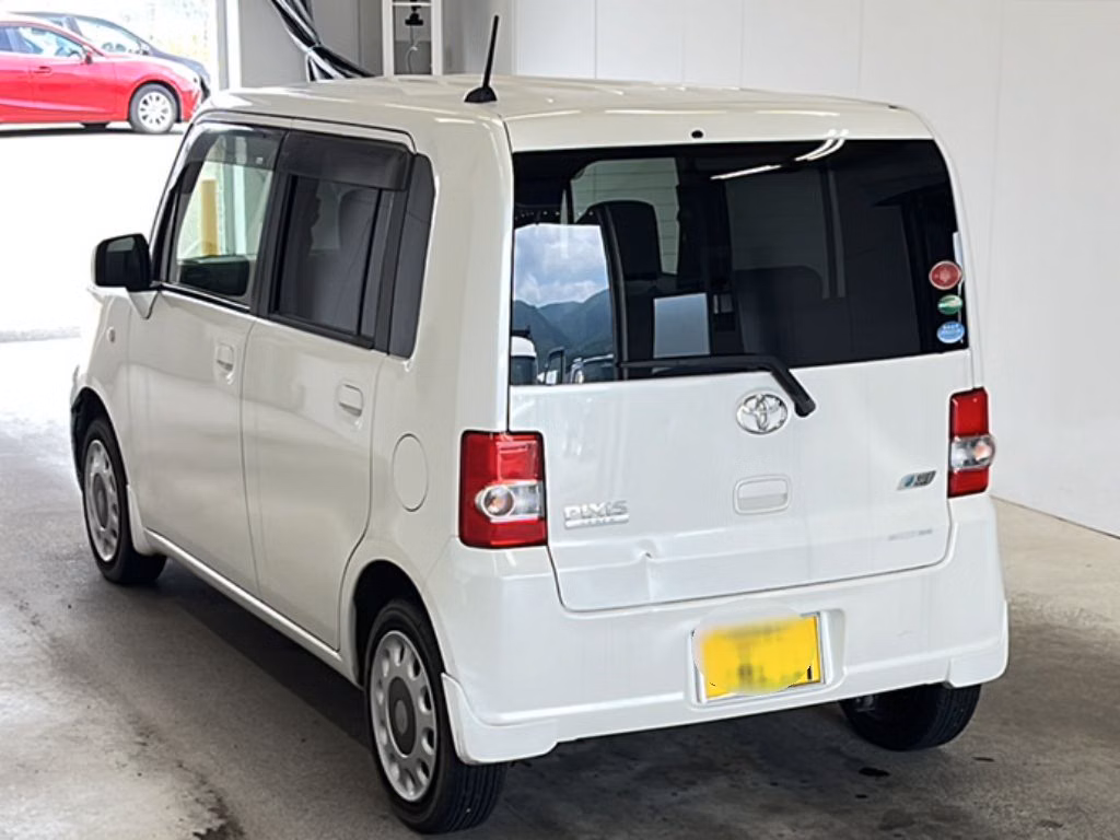 TOYOTA PIXIS SPACE
