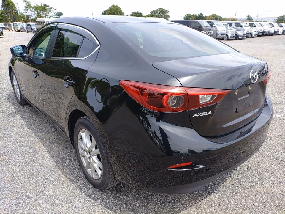 MAZDA AXELA