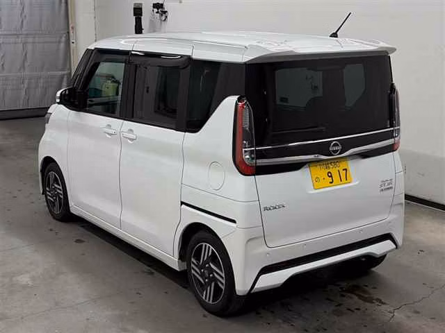 NISSAN ROOX