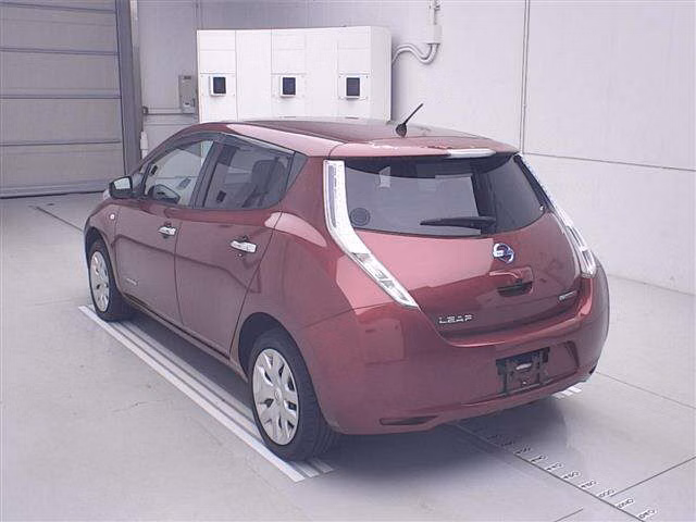 NISSAN LEAF