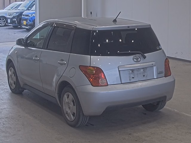 TOYOTA IST