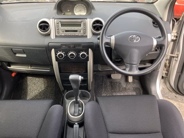 TOYOTA IST