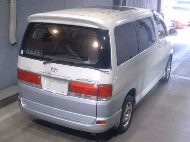 TOYOTA HIACE REGIUS