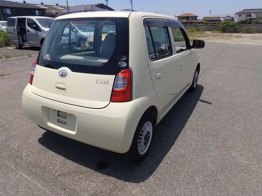 DAIHATSU ESSE