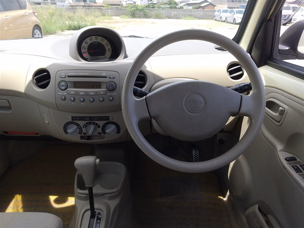 DAIHATSU ESSE